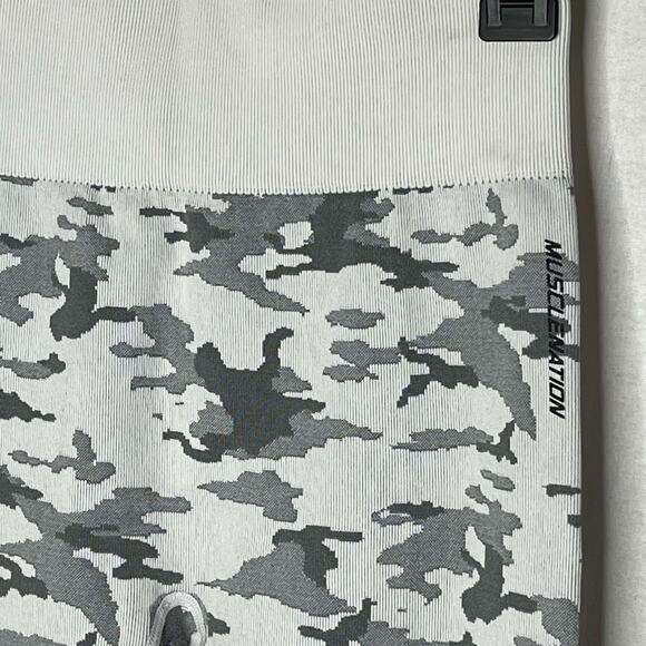 Muscle Nation Gray White Camo Print High Rise Leggings Size Medium Workout Gym - Picture 3 of 8